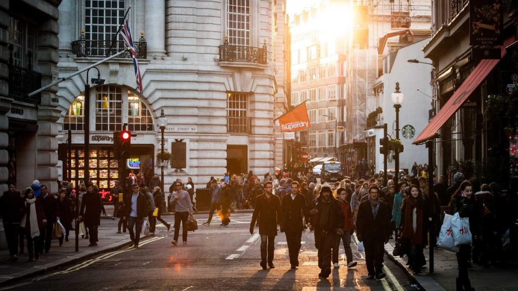 Multilingual storefronts: content split you should plan for